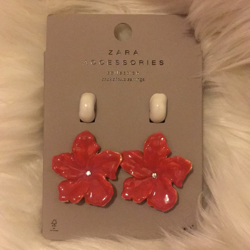 🎉💃🏼💃🏼 SOLD 💃🏼ZARA FLOWER AND HOOP earrings - Picture 2 of 4